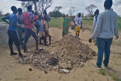 Bevor das Loch nachgefräst werden kann musste erst nachgeputzt werden