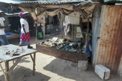 Was für uns aussieht wie Müll, ist in Senegal sehr gefragt. Nützliche Dinge, die nicht mehr gut aussehen, aber noch brauchbar sind.