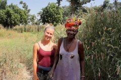 Die 80-jährige Tabara ist nicht die älteste Dame in Tocassone! Ihre große Schwester Khady ... zeigte uns Tabara das Gelände.