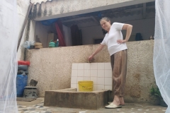 Wir sind gerade in unserer städtischen Unterkunft in Dakar angekommen und freuen uns über den laufenden Wasserhahn.