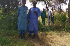 Sie sind hier die Anführer der Kommune in Patar. Sie zeigen uns ihre Umgebung.