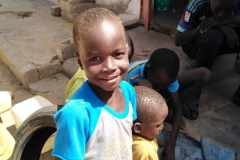 Die Freude spiegelt sich in seinem Gesicht.